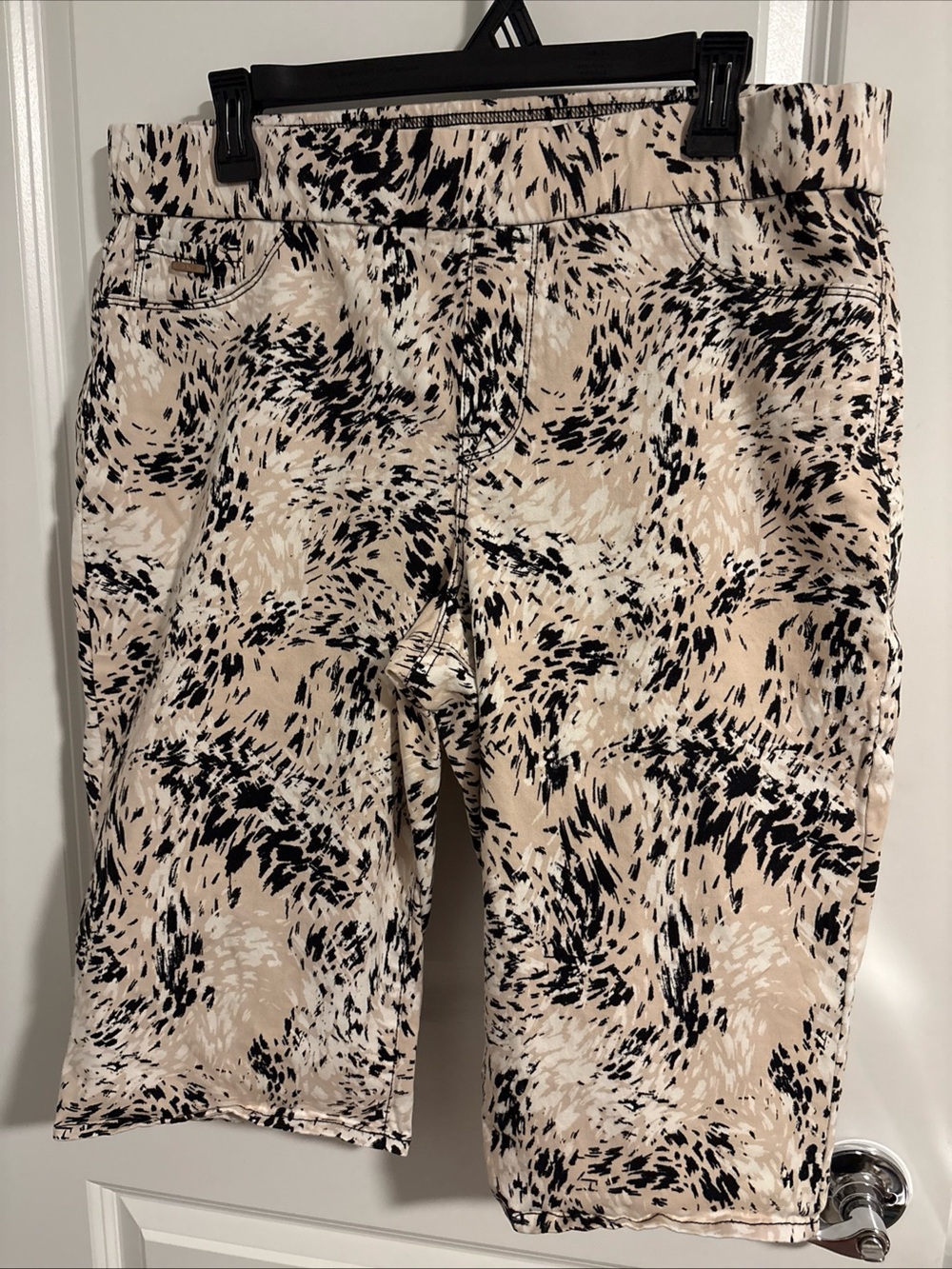 Nine West Jeans Women's Heidi Pull-On Skimmer Pants Stone Abstract Cat Print 16